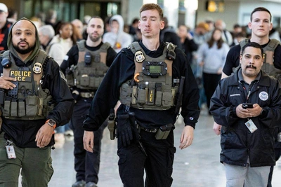 ЭКСКЛЮЗИВ: Агенты ICE Трампа 'убивают' туризм США