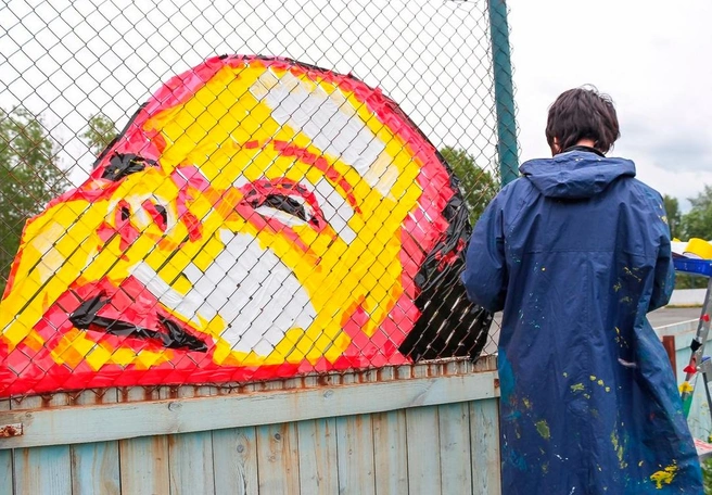 Портрет дочери Миры&nbsp;— одна из первых работ Александра Жунева в стиле пиксель-скотч-арт | Источник: из личного архива