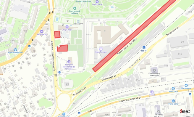 Парковка выделена красными квадратами | Источник: Yandex.ru