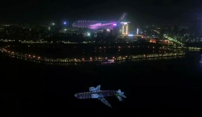 Китайцы изобрели «салют дронами» (видео)