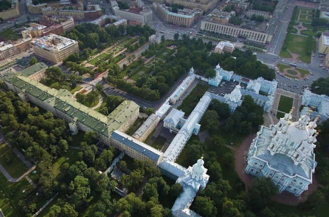 Долг перед Родиной. Экс-депутат ЗакСа хочет поставить монумент героям СВО в парке Смольного — у него там частная собственность | Источник: «Яндекс.Панорамы»