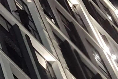 В Новосибирске спасли мужчину с карниза 13-го этажа