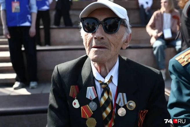 Николай Николаевич в 1942 году, 11-летним, обезвреживал оставшиеся после отхода немцев боеприпасы, один из снарядов взорвался, ему ампутировали ногу | Источник: Наталья Лапцевич