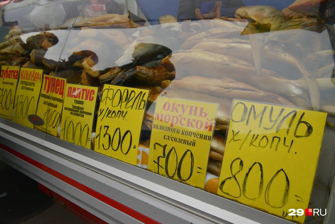 Еще немного копченой рыбы: смотрите сами, какой выбор | Источник: Иван Митюшёв