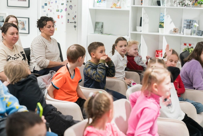 Дети 7–10 лет пришли на лекцию «Как не потеряться в городе» | Источник: «Е-ЛАЙТ-ТЕЛЕКОМ»