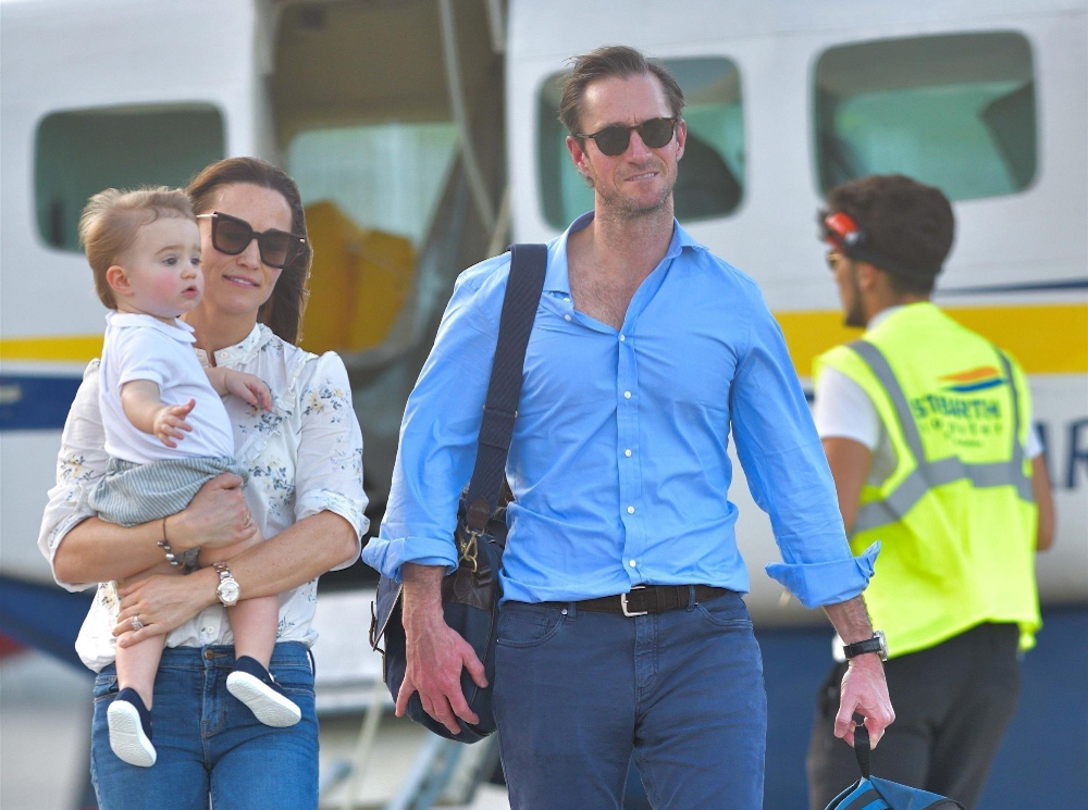 Пиппа Миддлтон и Джеймс Мэттьюз с сыном Артуром | marieclaire.ru