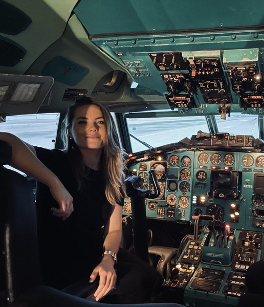 Как стать командиром воздушного судна: вдохновляющая история женщины-пилота Олеси Шелаевой