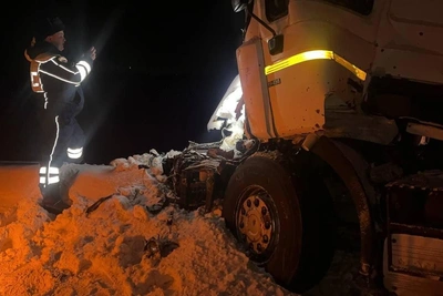 Три фуры столкнулись в Свердловской области, есть погибший