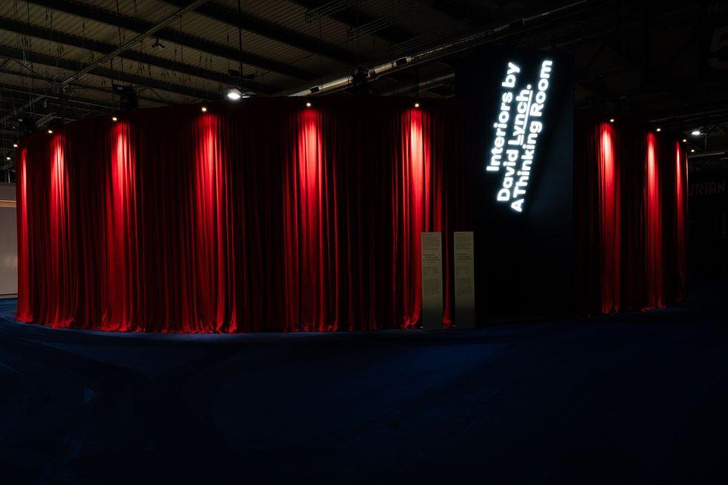 Миланская неделя дизайна 2024: иммерсивная инсталляция Дэвида Линча