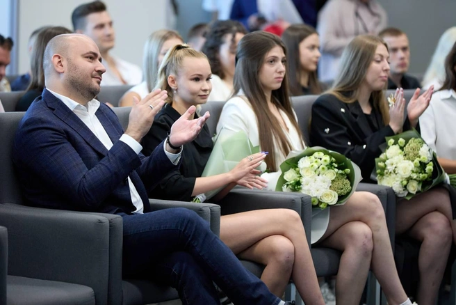 Губернатор на награждении спортсменов | Источник: Вячеслав Федорищев / T.me