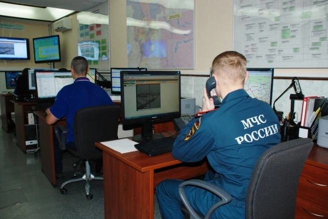 Если информация о пожаре подтверждается, данные передают в работу | Источник: mchs.gov.ru