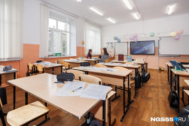 Поначалу учителю в школе сложно | Источник: Кирилл Башинский / NGS55.RU