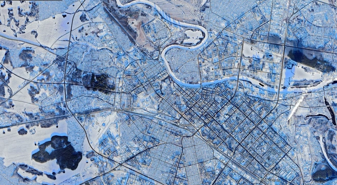 Тура, словно серебряная нить делит, город на две части | Источник: Google Earth