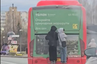 Дети-зацеперы на автобусах в Тюмени