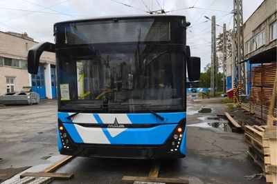 В Петербург привезли первые троллейбусы МАЗ