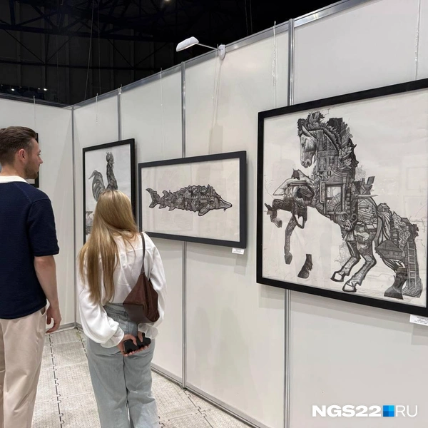 Приходят посмотреть творчество и парами | Источник: Полина Шевчукова / NGS22.RU