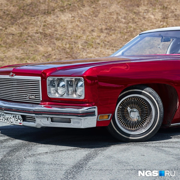 У автомобиля эксклюзивные диски Daytona с индивидуальным номером | Источник: Александр Ощепков / NGS.RU