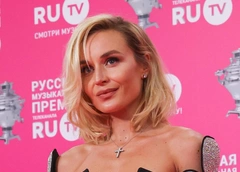 Полина Гагарина объявила, что приостанавливает концертную деятельность