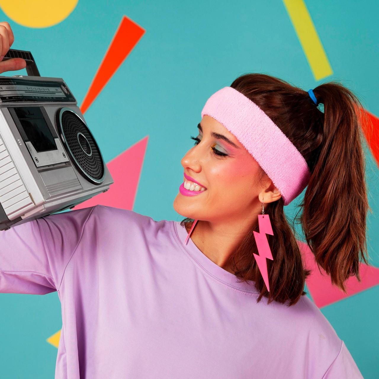 Тест: назовите звезду 90-х по одной строчке из хита