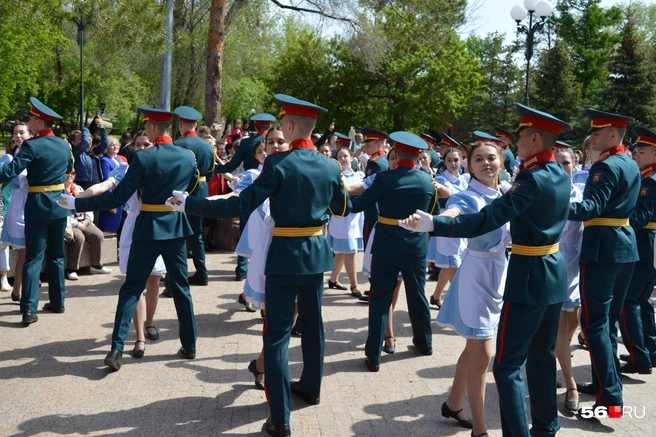Танцуют кадеты | Источник: Анастасия Баринова / 56.RU