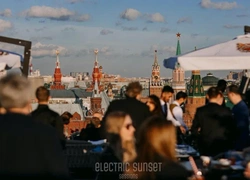 Идеальный летний вечер: все, что нужно знать о музыкальной вечеринке Electric Sunset