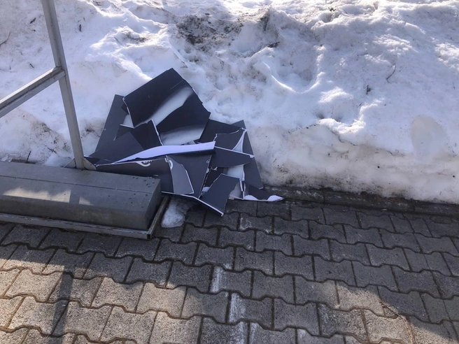 Кому понадобилось снова испортить фотовыставку, неизвестно. Вандалов не нашли и в прошлый раз | Источник: предоставлено Анной Миловановой