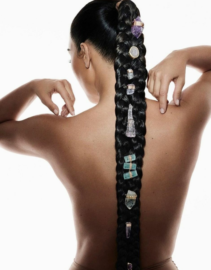 Такой косы вы еще не видели: эффектная укладка Ким Кардашьян с кристаллами