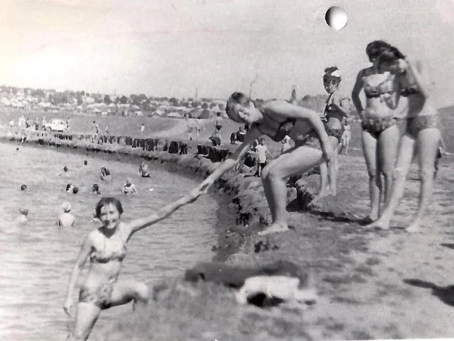 Июль 1969 года, водохранилище в Ленинск-Кузнецком | Источник: kemerold / Vk.com