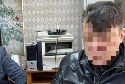 Official punished for illegally raising his salary sevenfold