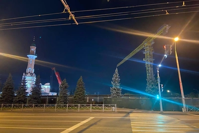 На месте снесенной «Планеты Фитнес» собрали кран и сваебойку