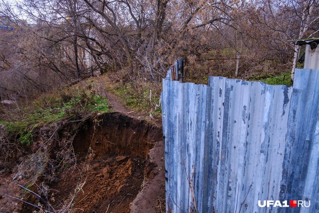 По этому тонкому перешейку должны ходить люди