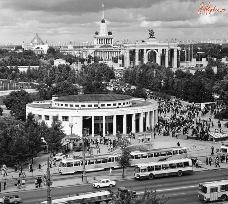 Вестибюль станции метро ВДНХ, 1977 год