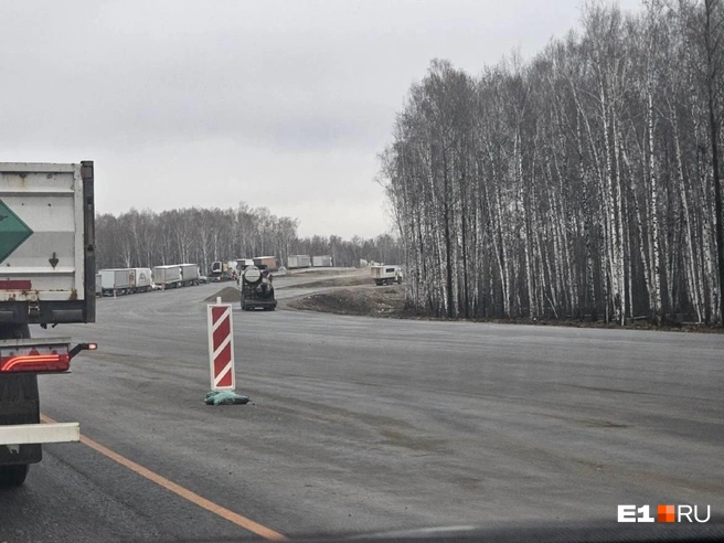 Сначала водители думали, что впереди сильная авария | Источник: читатель E1.RU