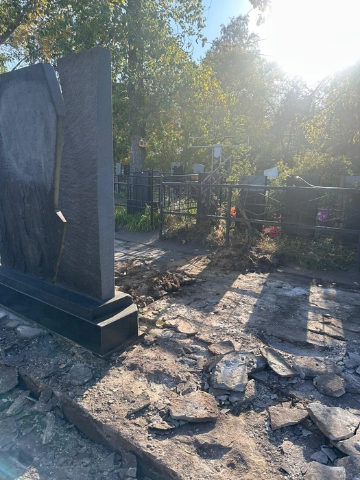 Сейчас подиум на могиле реконструируют | Источник: «Сектор Газа» / Vk.com