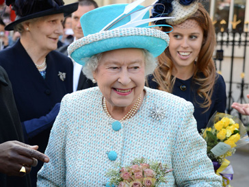 Елизавета II (Elizabeth II) ведет тщательный учет всех своих нарядов
