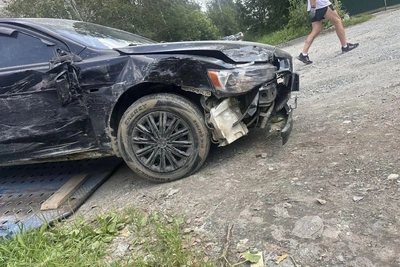 На Уралмаше угнали Mitsubishi Lancer и разбили авто