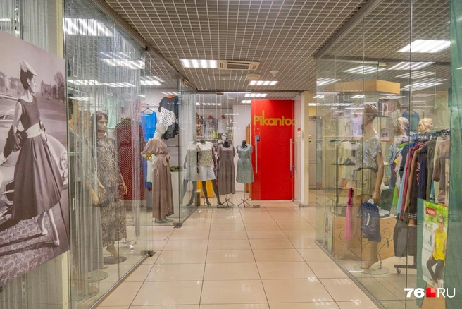 В основном здесь продают женскую одежду | Источник: Кирилл Поверинов / 76.RU