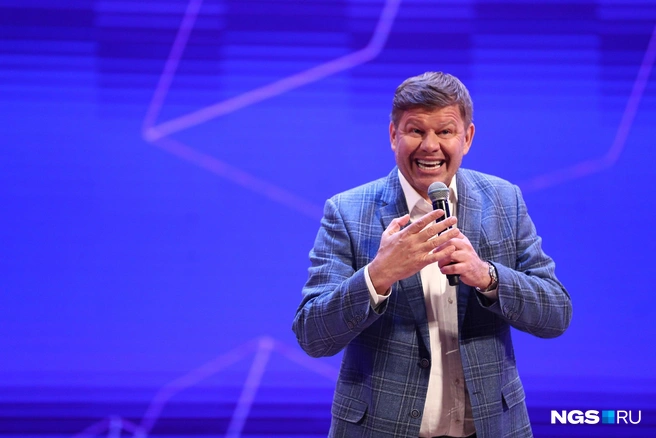 Дмитрий Губерниев научил зрителей, как готовиться к публичным выступлениям | Источник: Александр Ощепков / NGS.RU