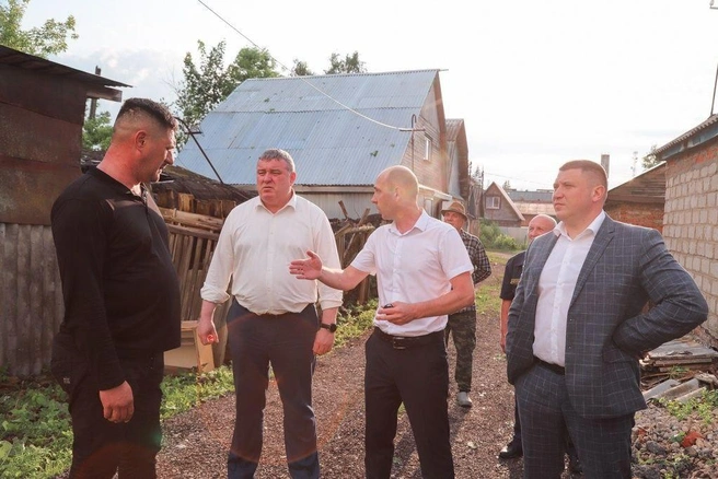 С людьми встречался глава городской администрации Илья Беспалов | Источник: Илья Беспалов / Telegram