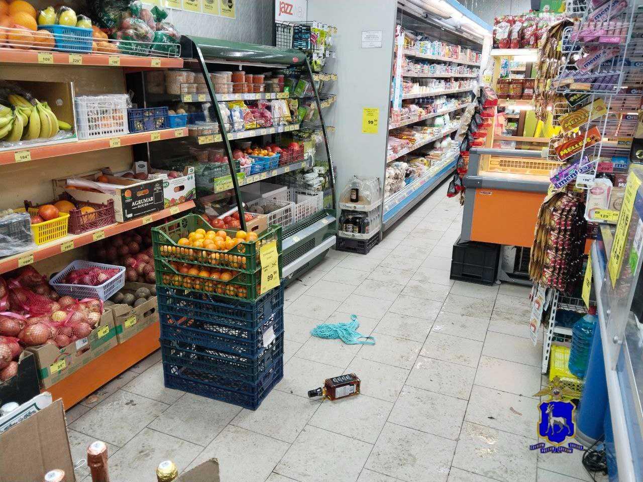 Вор из Тольятти проник ночью в супермаркет и устроил погром. Рассказываем, что он там искал