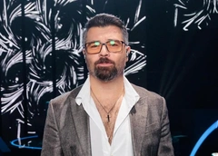 Алексей Чумаков перенес срочную 5-часовую операцию на позвоночнике: вставили 6 штифтов и 2 пластины