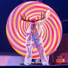 Научная елка WOW! HOW? приглашает заглянуть в будущее на новом шоу «Новый год 100 лет вперед»