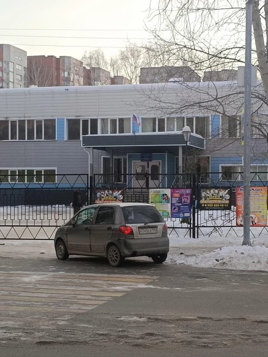 Видимо, кому-то очень хотелось быстрее отвести ребенка в школу | Источник: читательница Анастасия