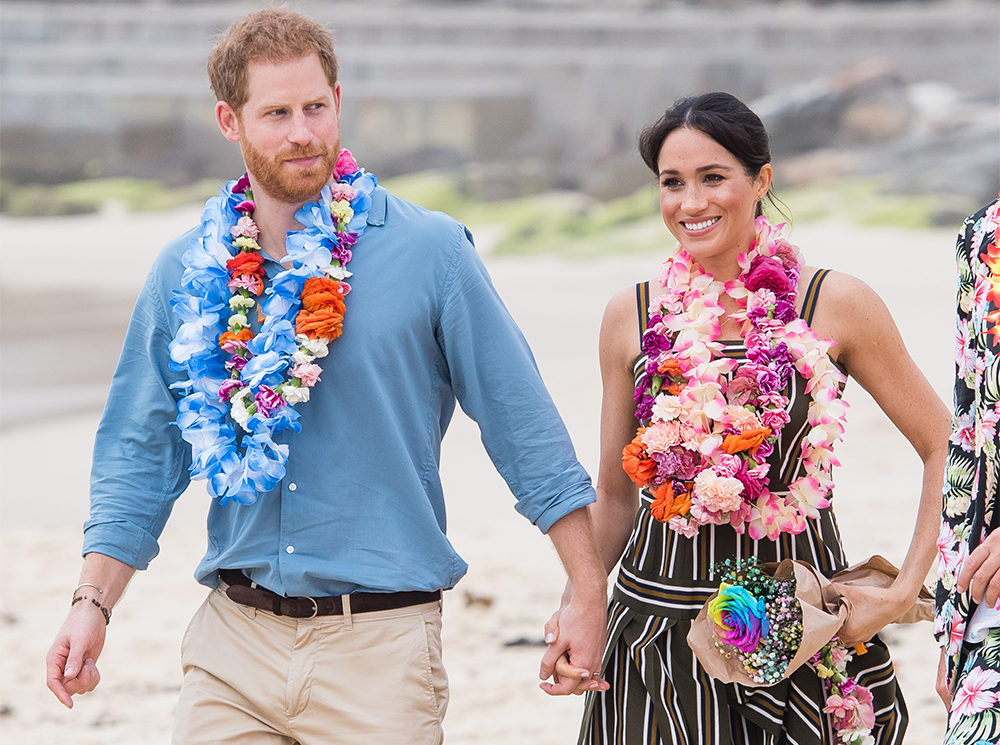 Босые Сассекские, вау-платье Меган и другие яркие моменты королевской пятницы в Сиднее | marieclaire.ru
