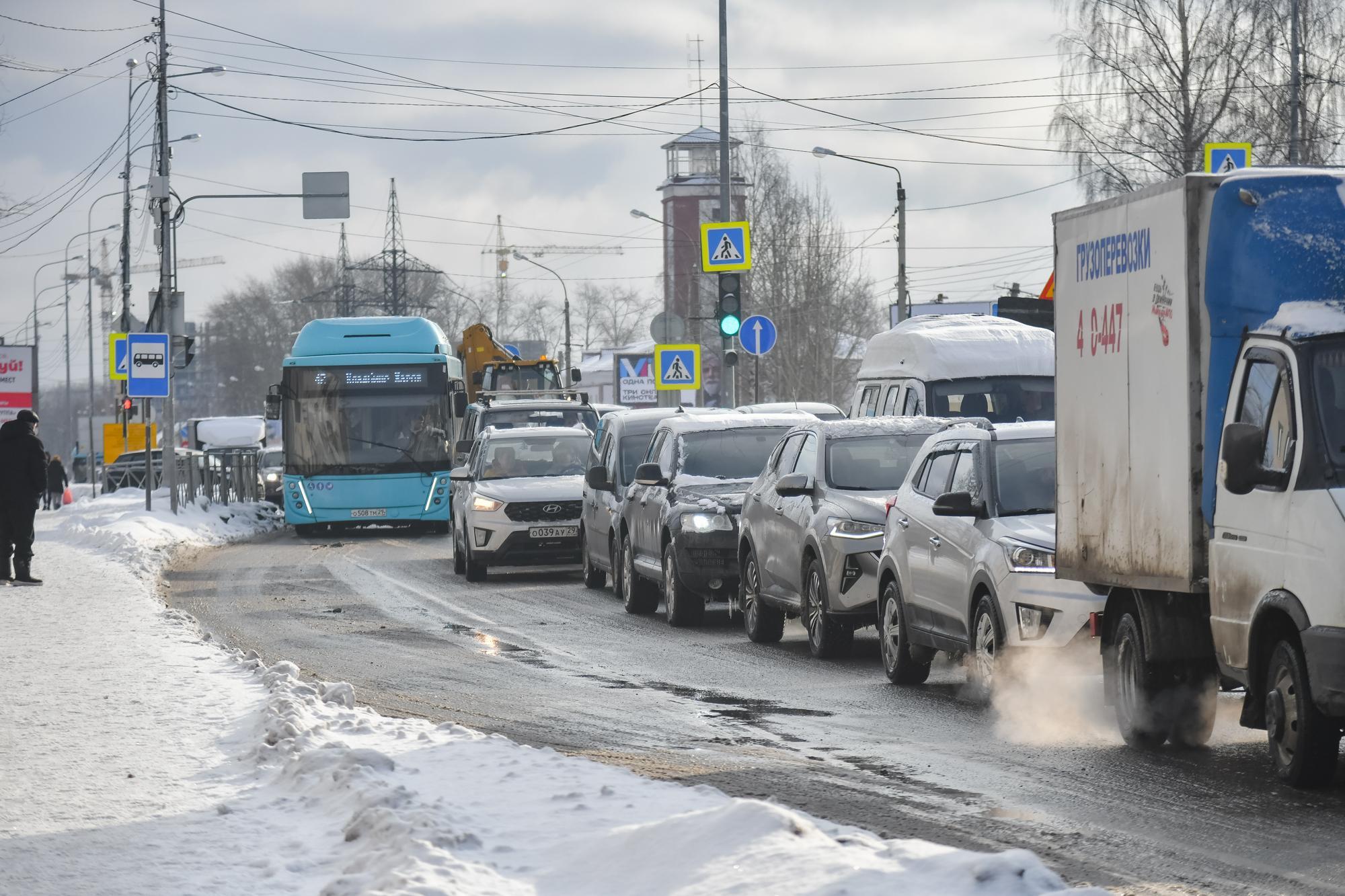 В Архангельске вечером большие пробки на дорогах: где сложно проехать