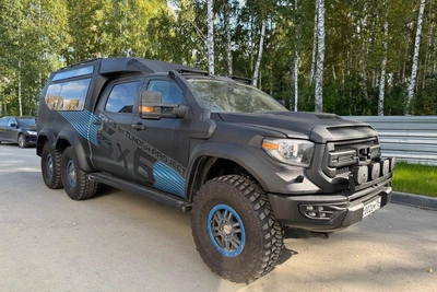 Шестиколесный Toyota Tundra 66 Hercules продан в Новосибирске