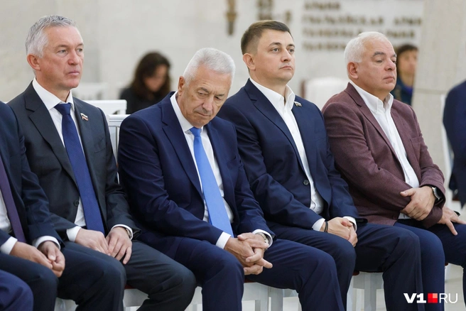 Главный ветеран Волгоградской области с нескрываемым оптимизмом слушал сегодня поздравления Виталия Лихачева | Источник: Алексей Волхонский