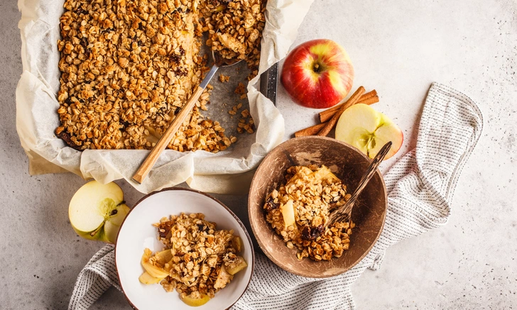 Яблочный крамбл: сладкий рецепт на скорую руку 🍎