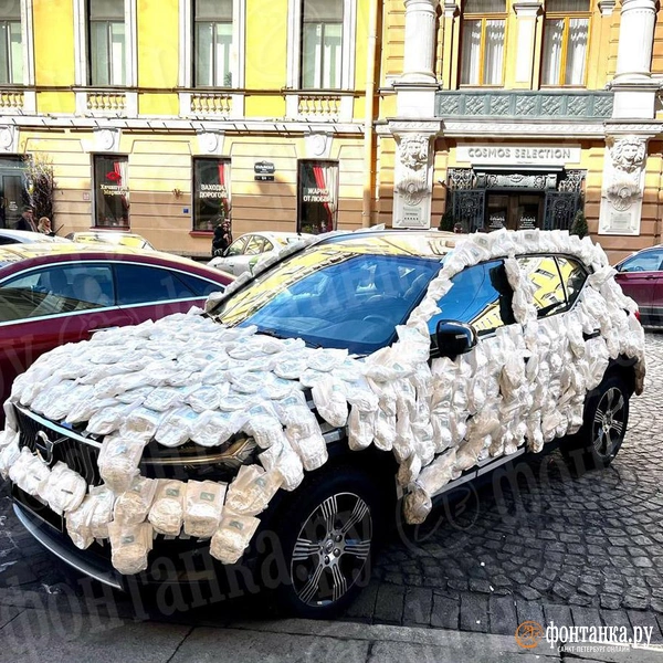 Тюнинг 0+. В центре Петербурга появился памперс-мобиль | Источник: читательница «Фонтанки»