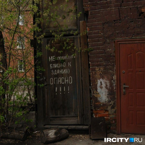 Увы, долгие годы здание находится в печальном состоянии. Второй этаж здесь был закрыт уже давно | Источник: Анастасия Гречаная